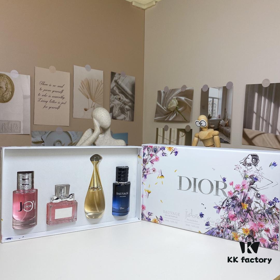 6931f52d3a89a121ed546e2e Dior Perfume Travel Set 4-Piece Collection 30ml×4