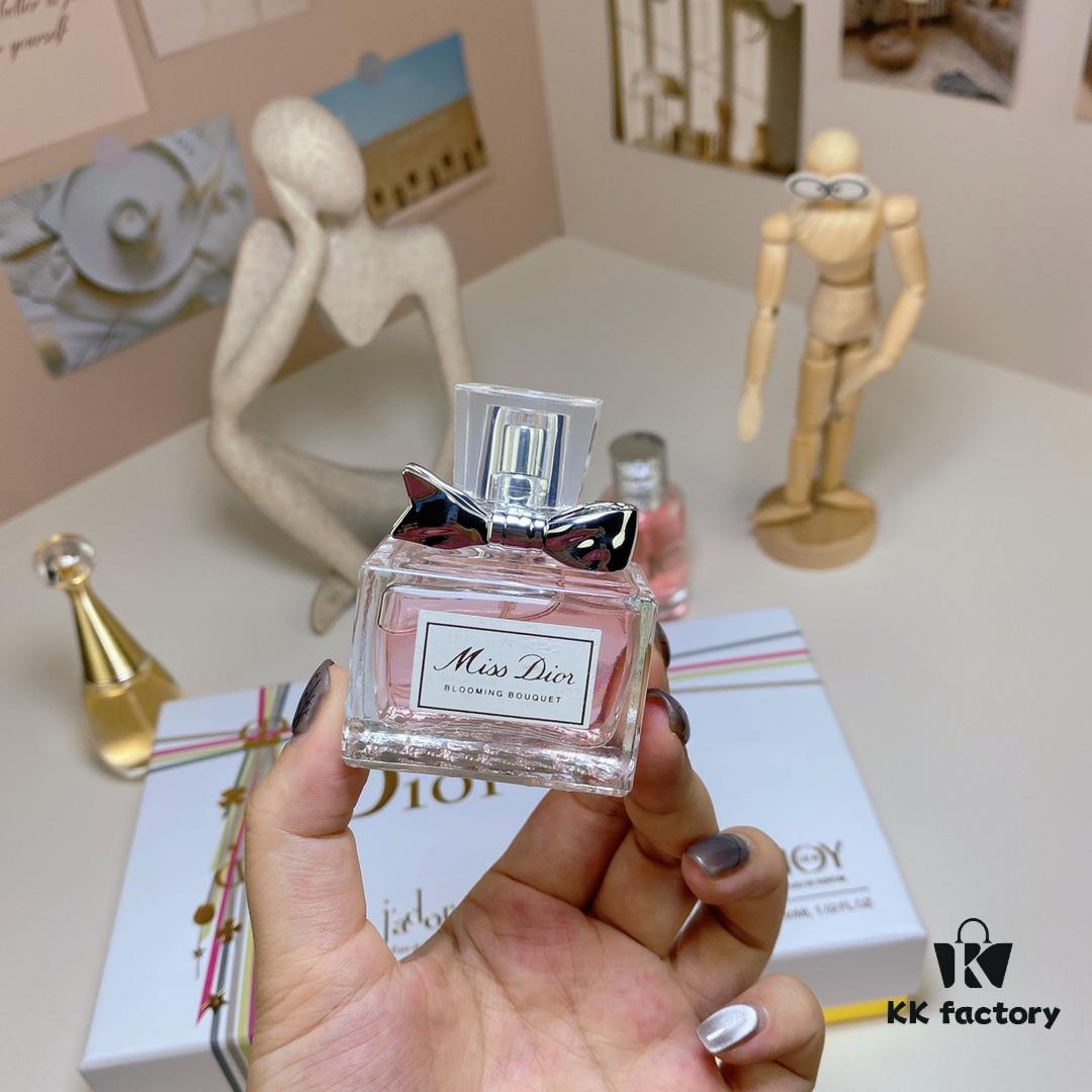 6931f52e3a89a121ed546e3c Dior Perfume Mini Gift Set 4-Piece 30ml×4