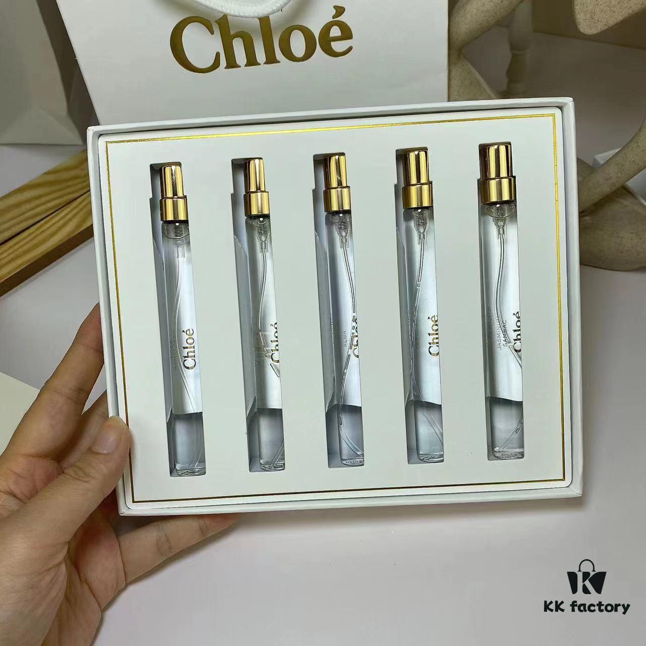6931f5a53a89a121ed547414 Chloé Nomade Perfume Set 5x10ml with Spray, Includes Pouch, Chinese Label, Gift Bag - Contents: Magnolia, Rose, Misty Jasmine, Cedarwood, Mimosa