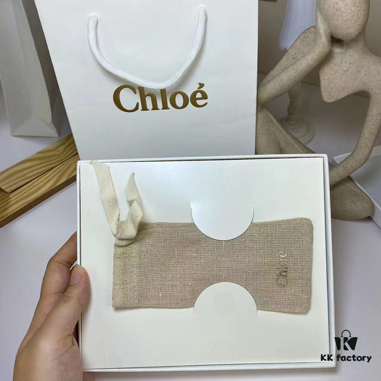 6931f5a53a89a121ed547417 Chloé Nomade Perfume Set 5x10ml with Spray, Includes Pouch, Chinese Label, Gift Bag - Contents: Magnolia, Rose, Misty Jasmine, Cedarwood, Mimosa