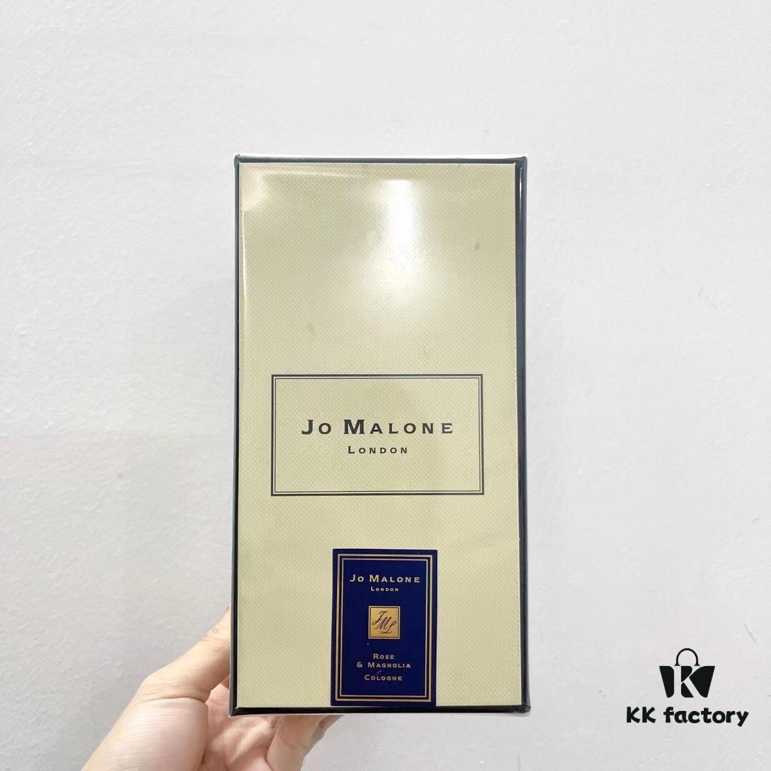 6931f5d43a89a121ed54769d Jo Malone Christmas Moonlight Rose and Magnolia 100ml