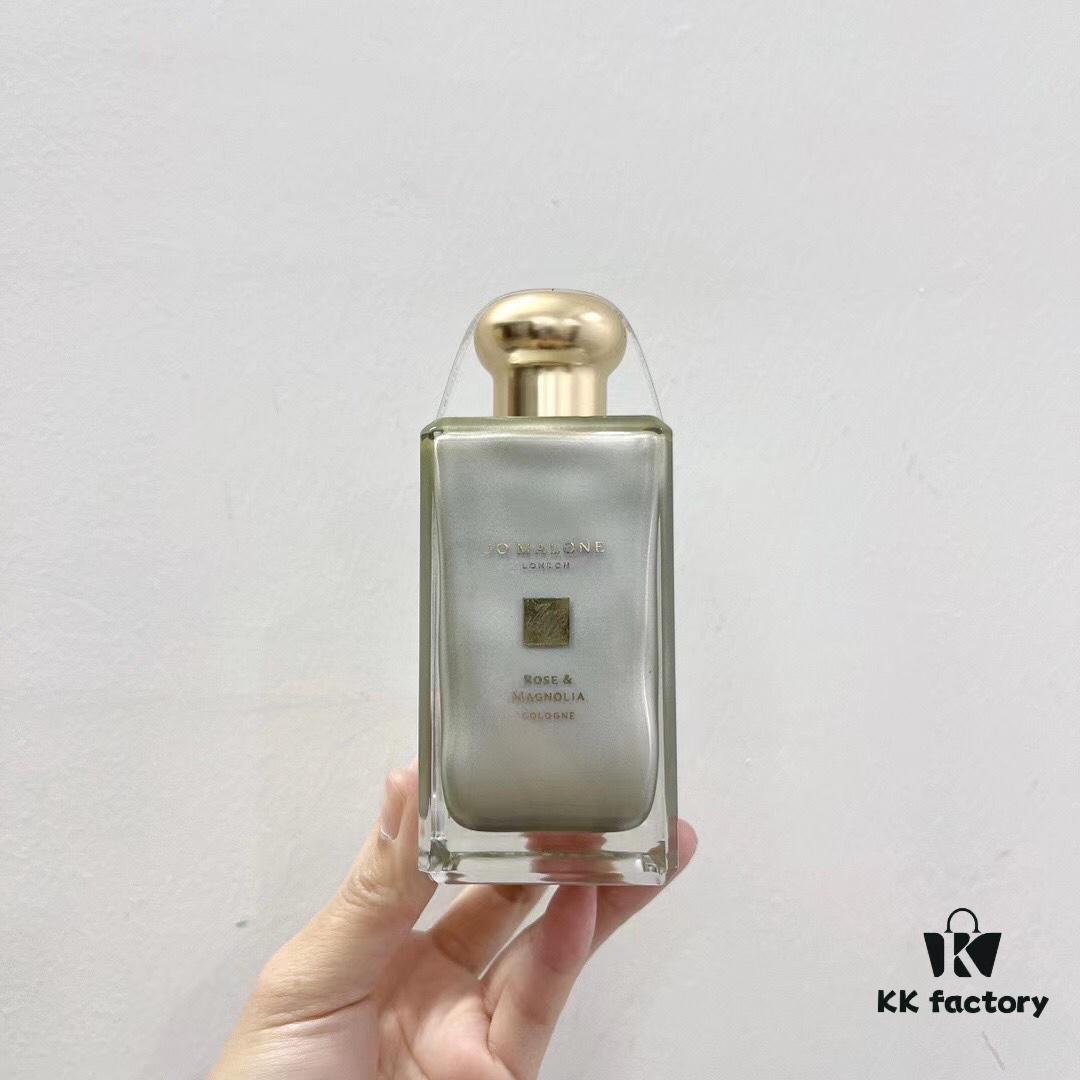 6931f5d43a89a121ed54769f Jo Malone Christmas Moonlight Rose and Magnolia 100ml