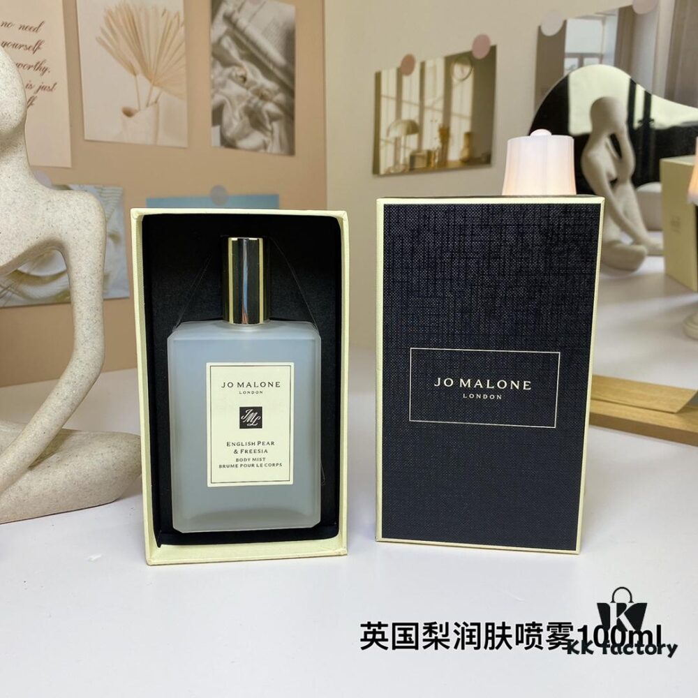 6931f5f23a89a121ed547812 Jo Malone English Pear & Freesia Body Mist 100ml