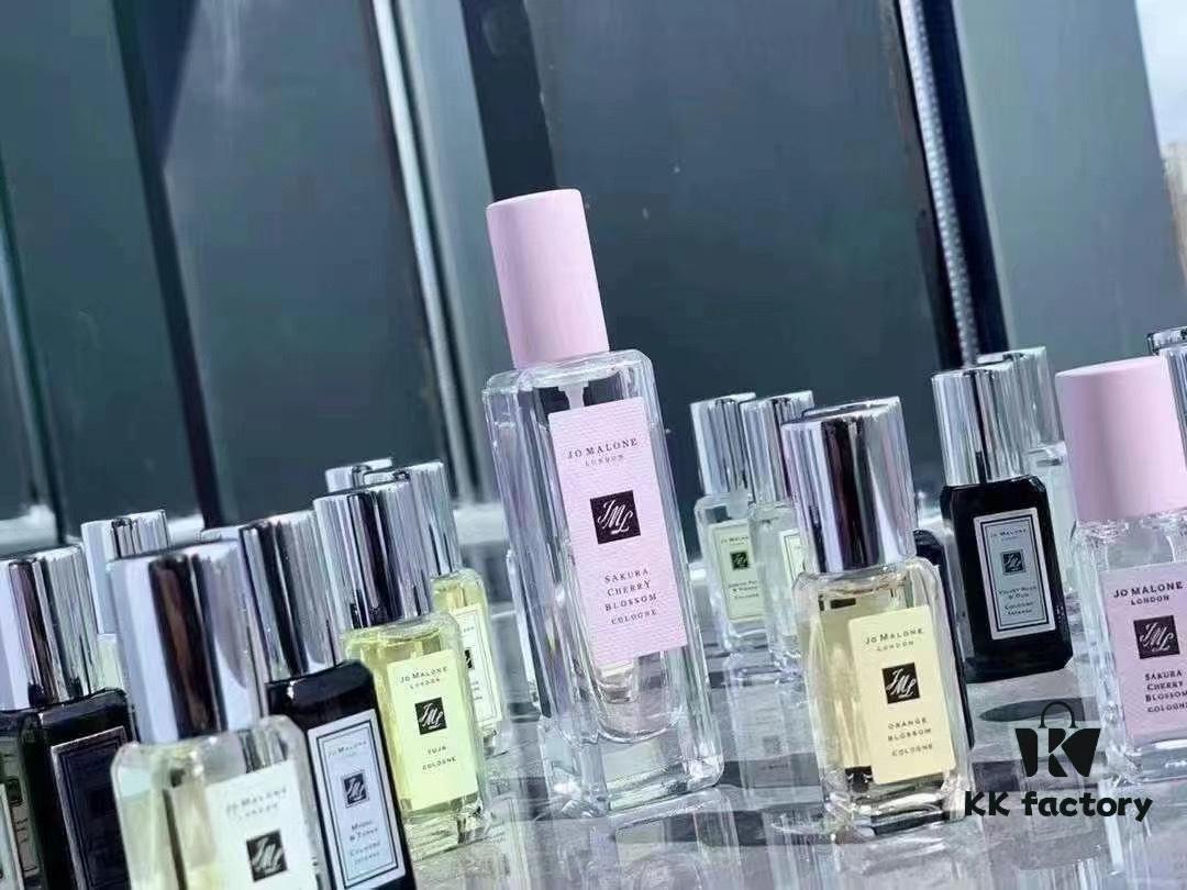 6931f5f93a89a121ed547876 Jo Malone 21-Piece Collector's Edition Set with Retail Tote Bag, Including 1 x 30ml Cherry Blossom and 20 x 9ml Mini Fragrances in Assorted Signature Scents