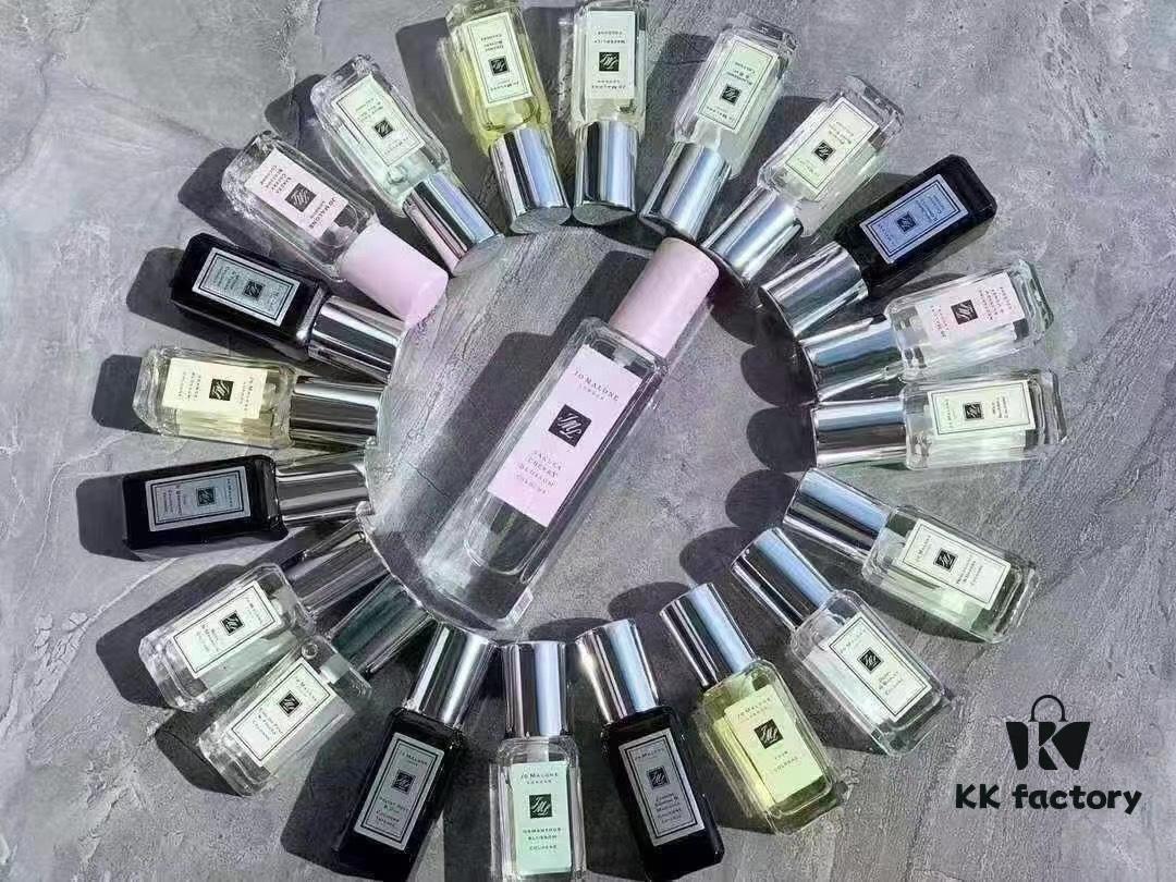 6931f5f93a89a121ed547878 Jo Malone 21-Piece Collector's Edition Set with Retail Tote Bag, Including 1 x 30ml Cherry Blossom and 20 x 9ml Mini Fragrances in Assorted Signature Scents