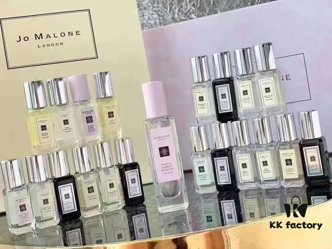 6931f5f93a89a121ed547879 Jo Malone 21-Piece Collector's Edition Set with Retail Tote Bag, Including 1 x 30ml Cherry Blossom and 20 x 9ml Mini Fragrances in Assorted Signature Scents