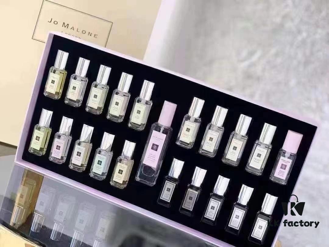 6931f5f93a89a121ed54787c Jo Malone 21-Piece Collector's Edition Set with Retail Tote Bag, Including 1 x 30ml Cherry Blossom and 20 x 9ml Mini Fragrances in Assorted Signature Scents