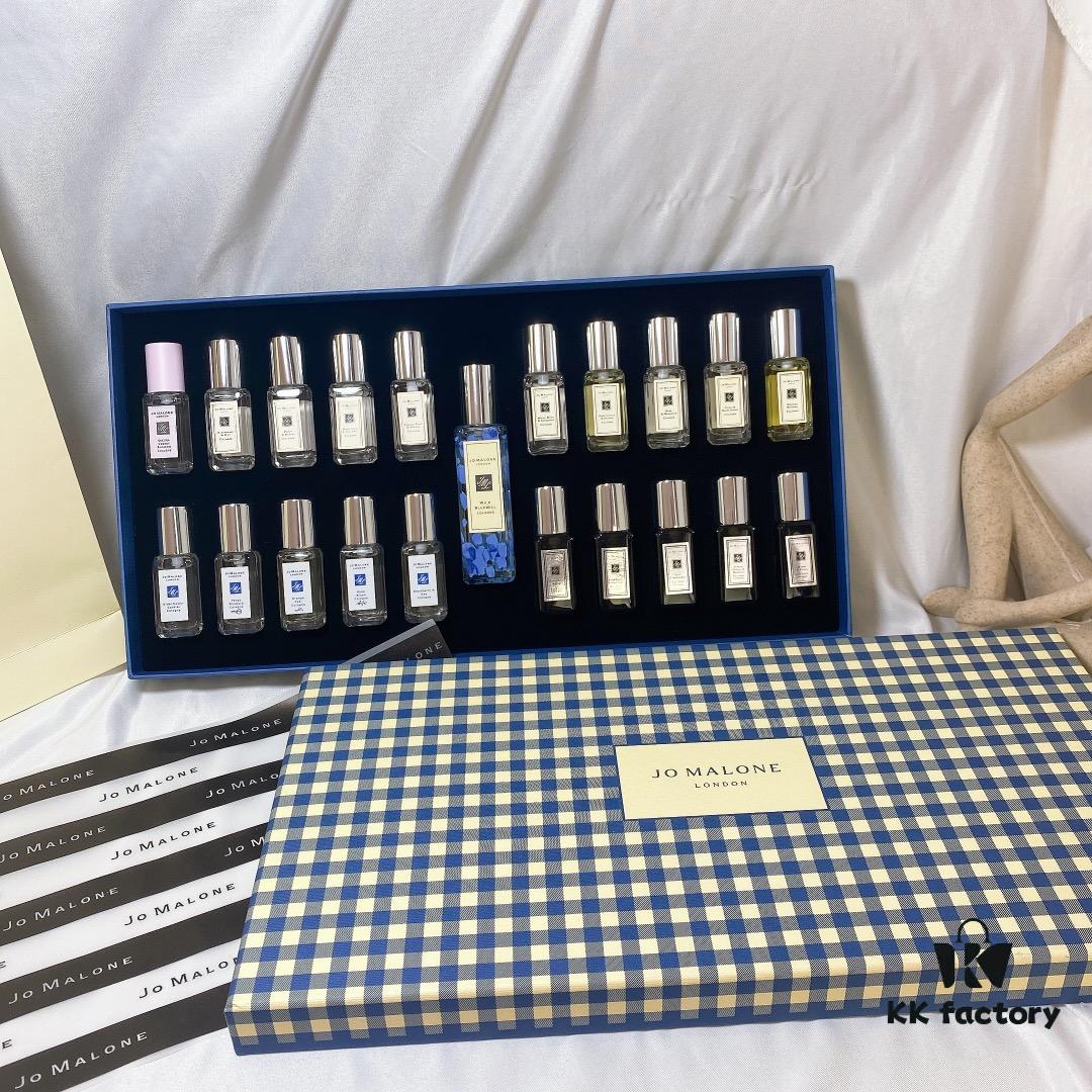 6931f5f93a89a121ed54787d Jo Malone 21-Piece Limited Edition Blue Plaid Collection with Retail Shopping Bag