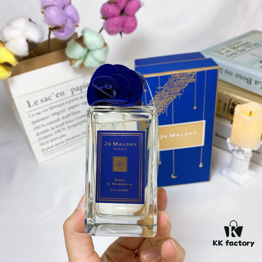 6931f6003a89a121ed5478d7 Jo Malone London Limited Edition Christmas Perfume Rose & Magnolia 100ml 2019