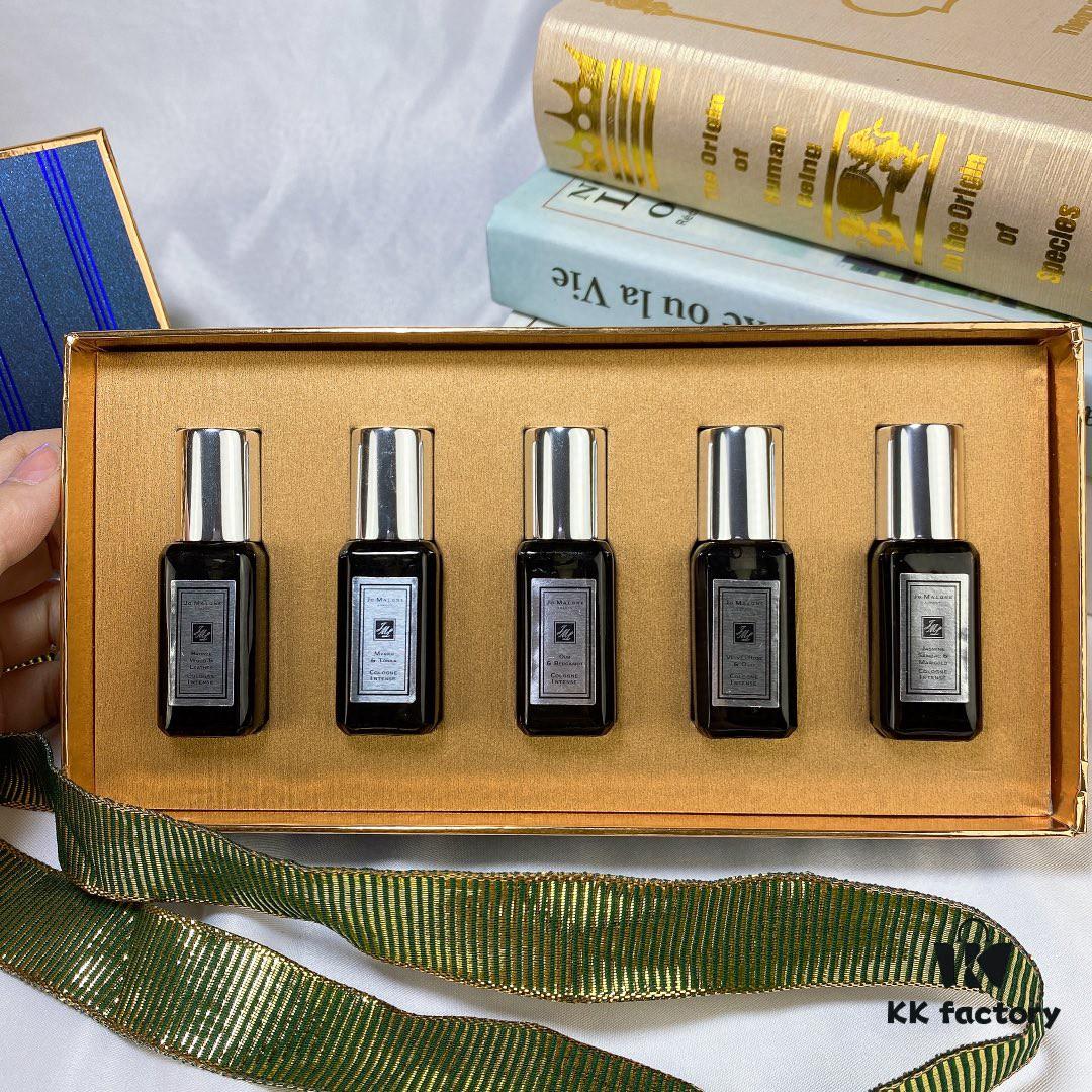 6931f6033a89a121ed547901 Jo Malone Boutique Blue Box Black Bottle 5-Piece Set, 5 x 9ml with Spray Caps, Mini Q-Size Sample Collection