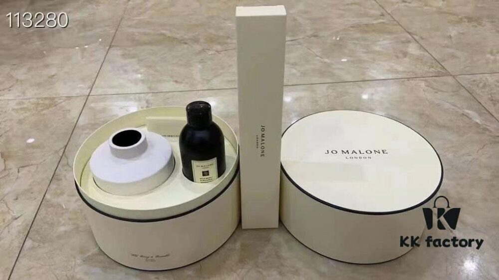 6931f60a3a89a121ed54795c Jo Malone Aromatic Reed Diffuser Ceramic Bottle 350ml! Scents: Wild Berry, Resurrection Plant, Fig and Blackcurrant