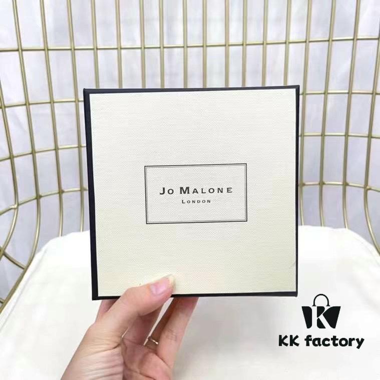 6931f60c3a89a121ed54797b JoMalone London English Pear & Freesia Glittering Shimmer Body Powder - Limited Edition 2020 Christmas Collection