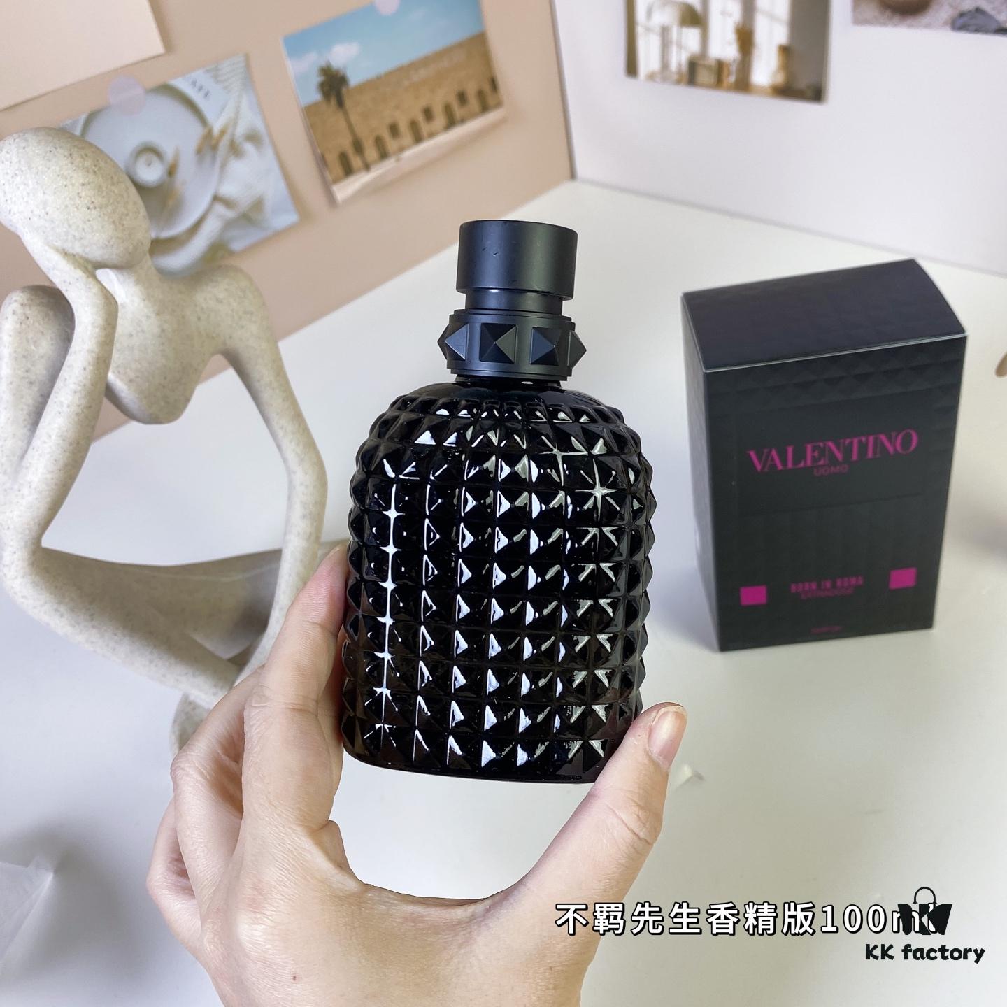 6931f6293a89a121ed547b14 65 Valentino Born in Roma Extradose Uomo Eau de Parfum 100ml