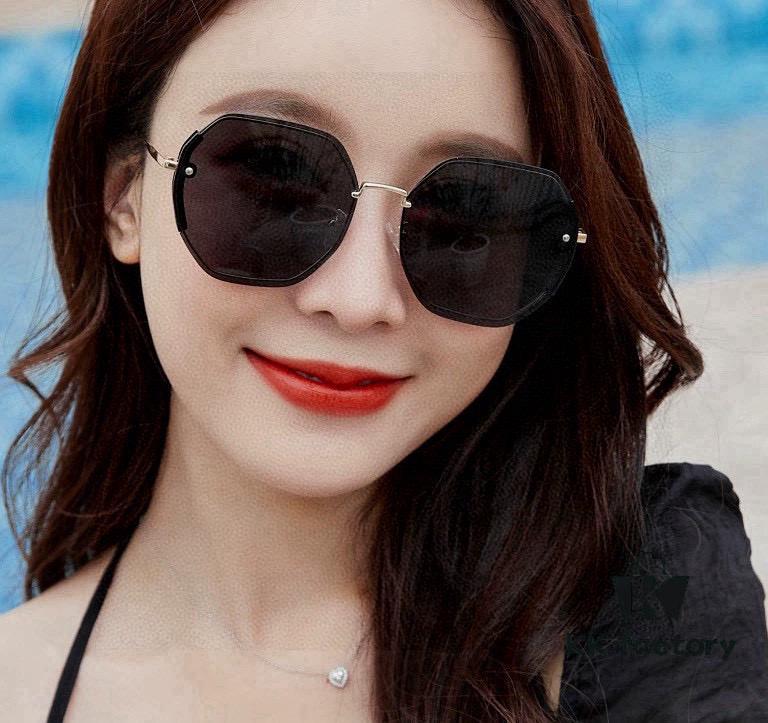 6931f7993a89a121ed548f6d New CHANEL Sunglasses CH0630