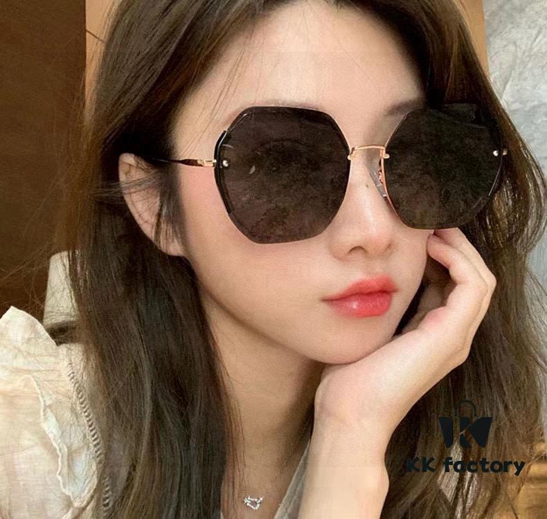 6931f7993a89a121ed548f6e New CHANEL Sunglasses CH0630