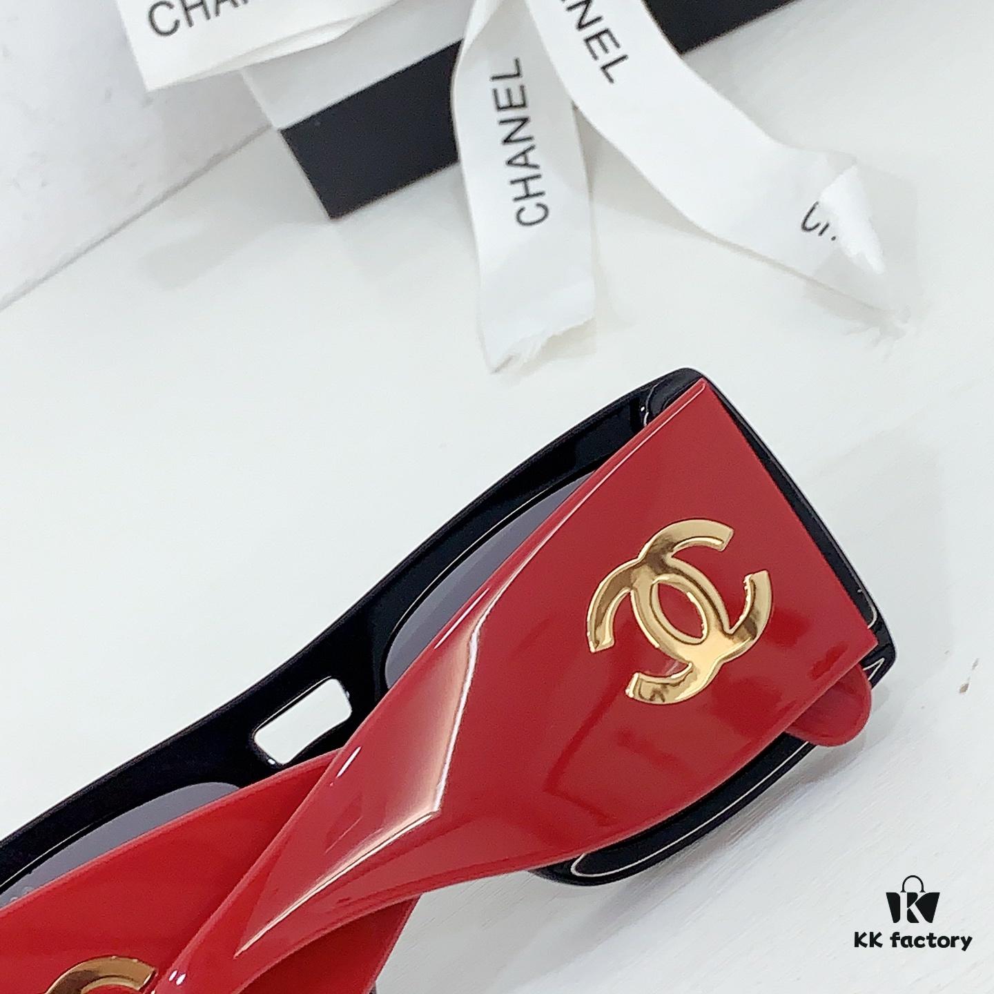 135 CHANEL Sunglasses