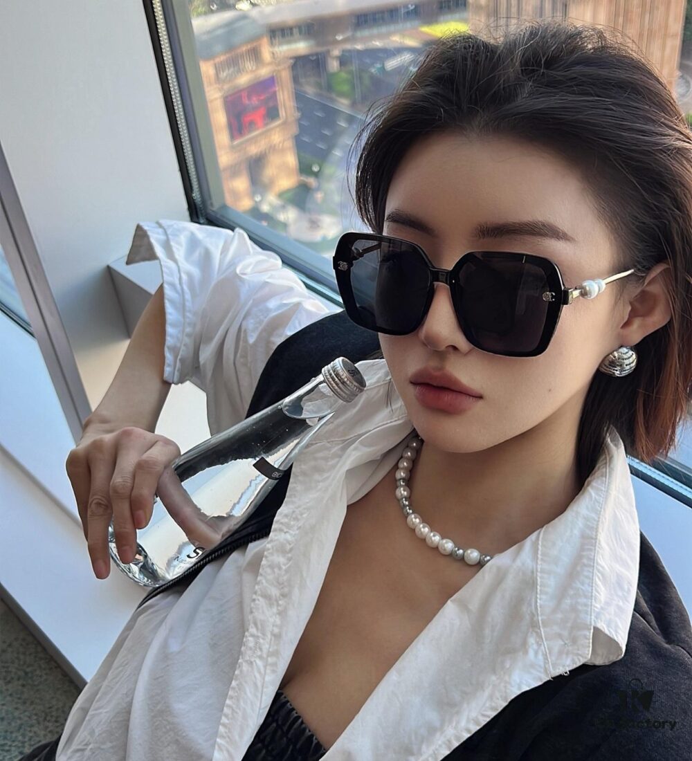 6931f7c13a89a121ed5491ac CHANEL 2025 Official Pre-Spring New Arrival, Celebrity-Favorite Large-Frame Pearl Polarized Sunglasses