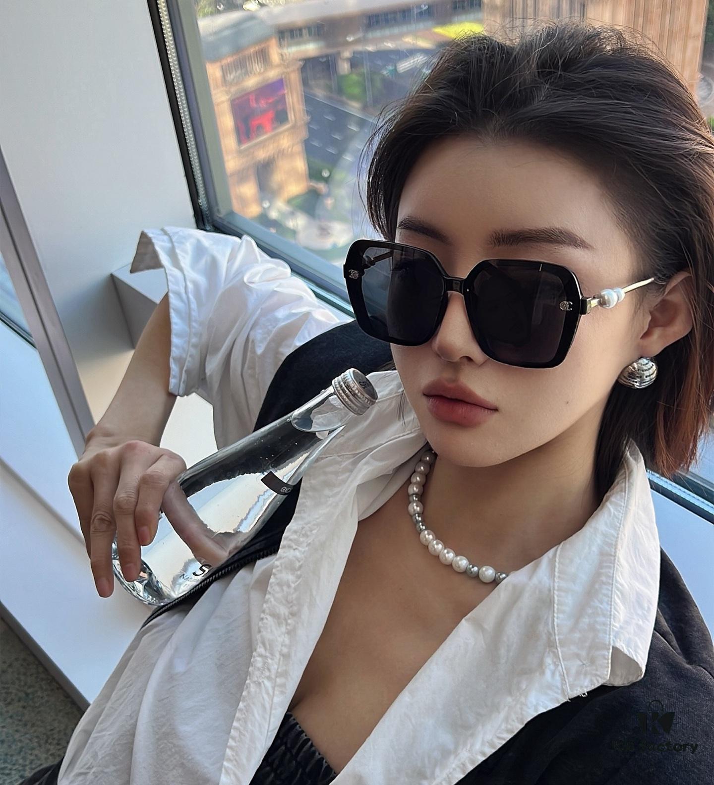 6931f7c13a89a121ed5491ac CHANEL 2025 Official Pre-Spring New Arrival, Celebrity-Favorite Large-Frame Pearl Polarized Sunglasses