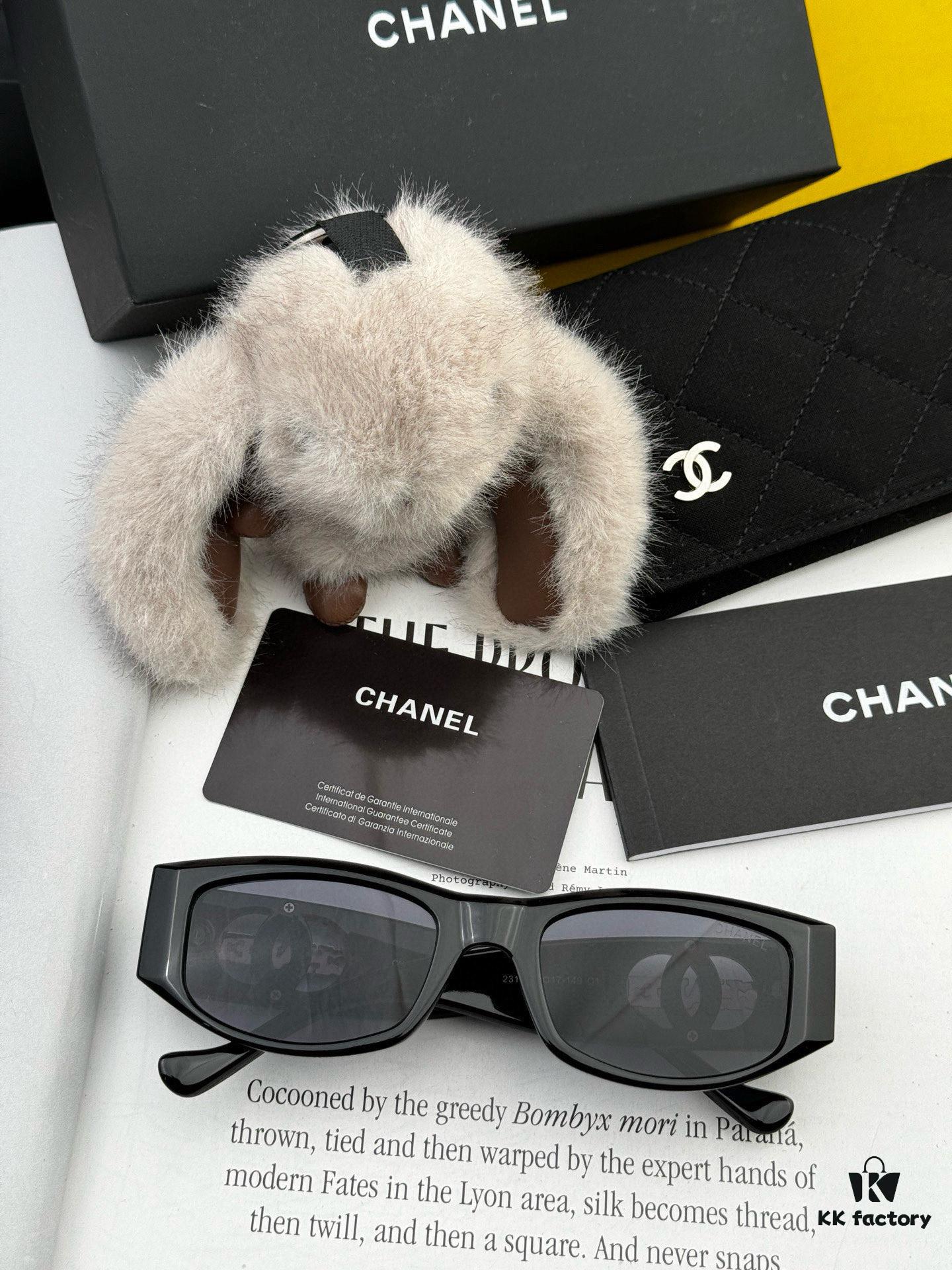 Chanel Oversized Square Sunglasses, Classic Square Frame Design, Universal Fit for All Face Shapes, Polarized UV-Protective Lenses, Ideal with Coats or Dresses, Model: CH9231