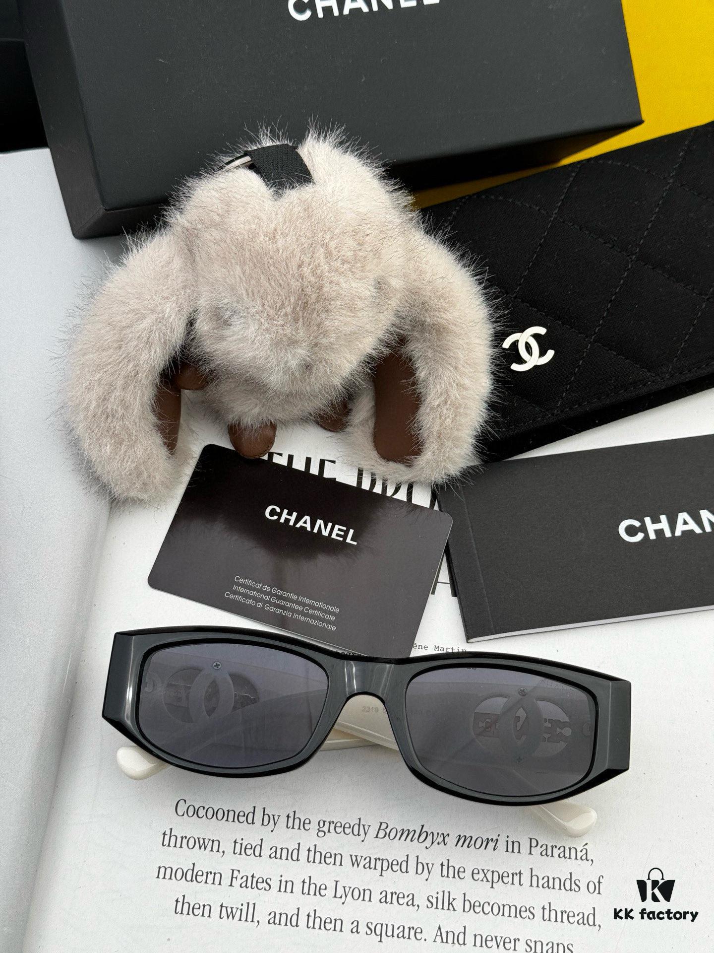 Chanel Oversized Square Sunglasses, Classic Square Frame Design, Universal Fit for All Face Shapes, Polarized UV-Protective Lenses, Ideal with Coats or Dresses, Model: CH9231