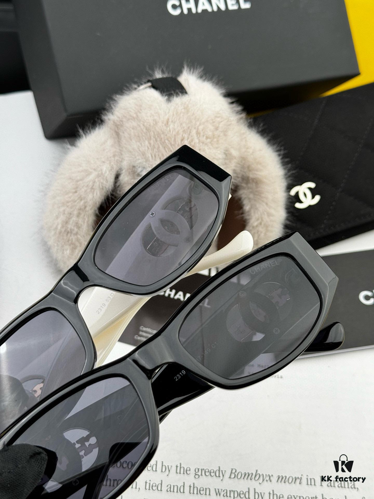 Chanel Oversized Square Sunglasses, Classic Square Frame Design, Universal Fit for All Face Shapes, Polarized UV-Protective Lenses, Ideal with Coats or Dresses, Model: CH9231