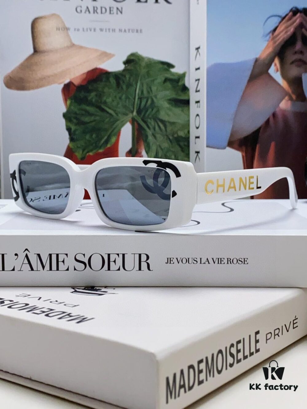 6931f8273a89a121ed54975f Chanel 2025 Summer New Arrival Popular on Xiaohongshu Double C Logo Sunglasses