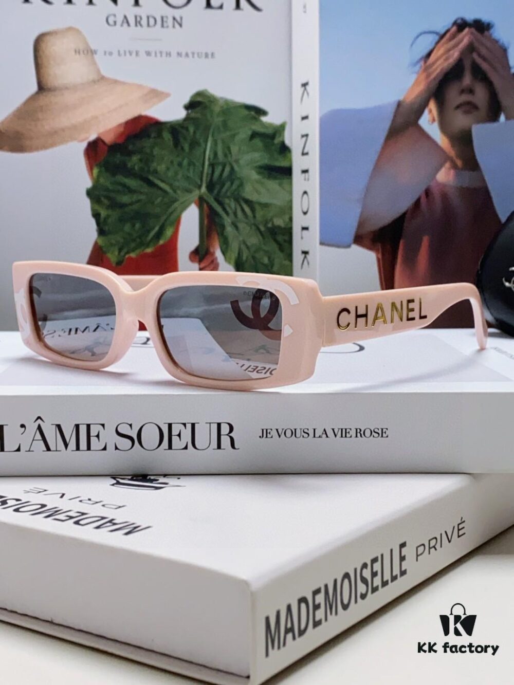 6931f8273a89a121ed549769 Chanel 2025 Summer New Arrival Recommended on Xiaohongshu, Large Double C Logo Sunglasses