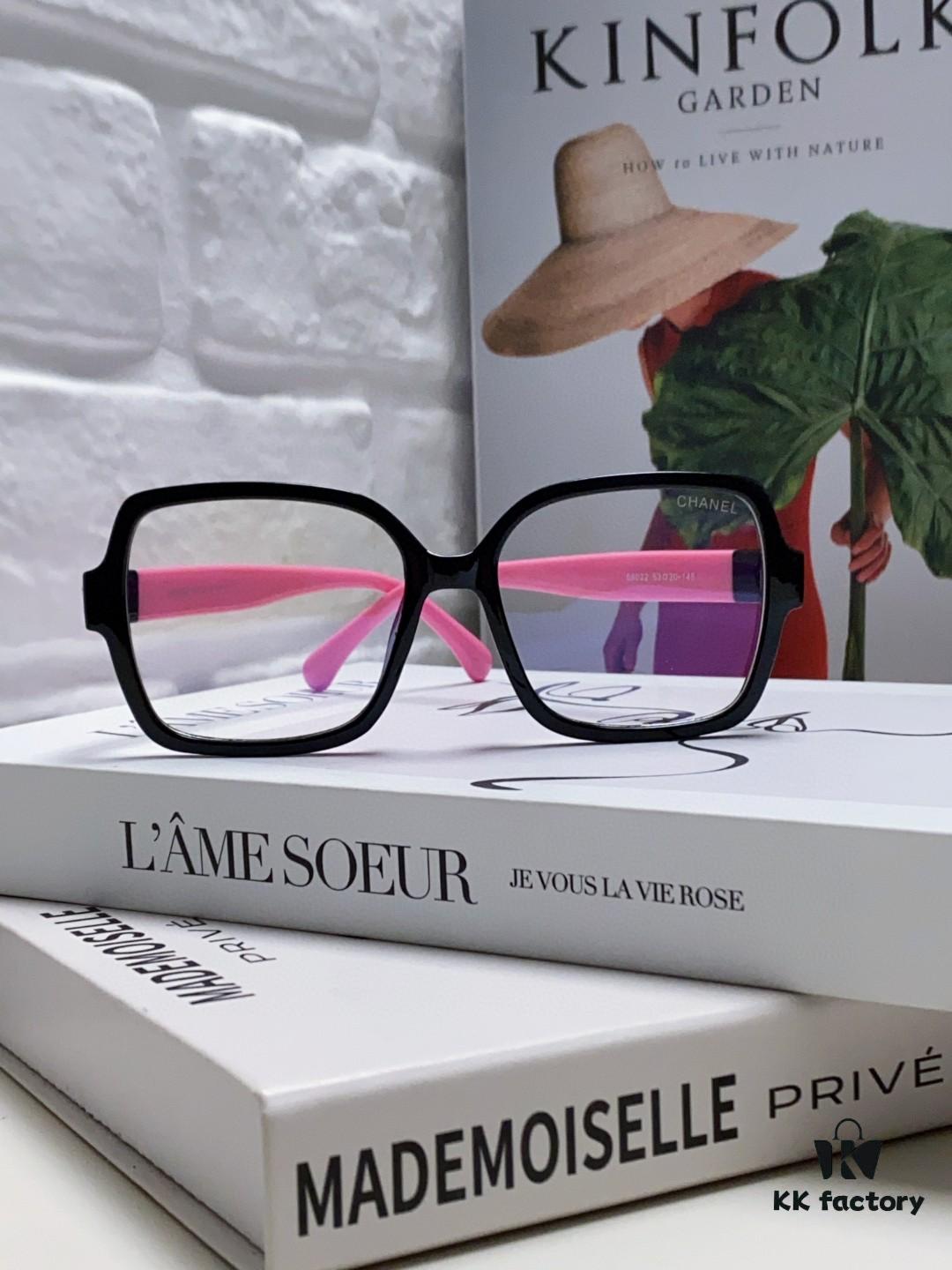 6931f8313a89a121ed5497f2 Chanel Small Logo Eyeglass Frame, Panda Color, Suitable for Daily Wear with or without Prescription Lenses, Stylish and Face-Framing Design