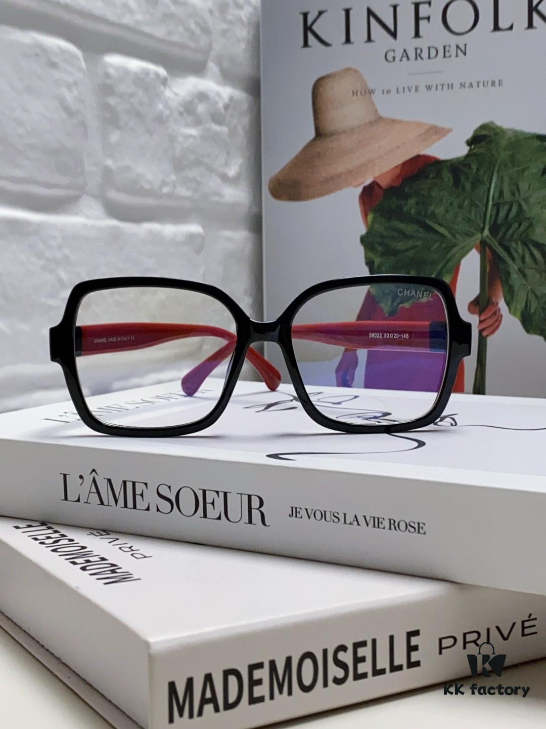 6931f8313a89a121ed5497fc Chanel Small Logo Eyeglass Frame, Panda Color Scheme, Suitable for Prescription Lenses, Non-Rimmed Design for a Slimming Facial Look