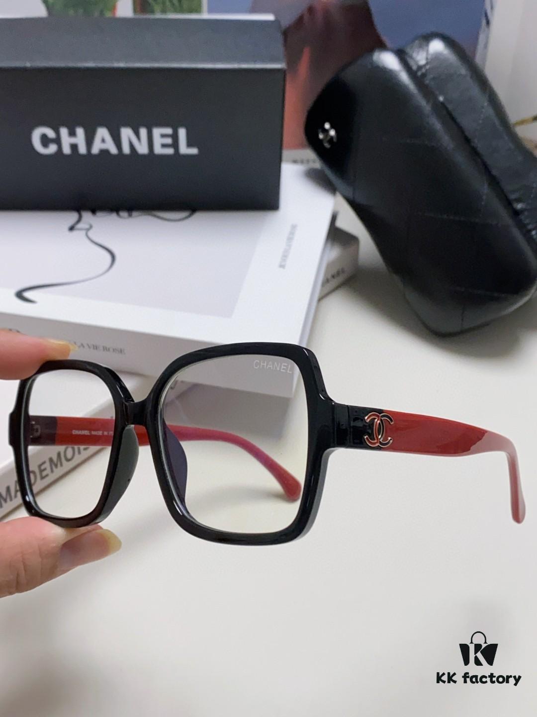6931f8323a89a121ed549800 Chanel Small Logo Eyeglass Frame, Panda Color Scheme, Suitable for Prescription Lenses, Non-Rimmed Design for a Slimming Facial Look