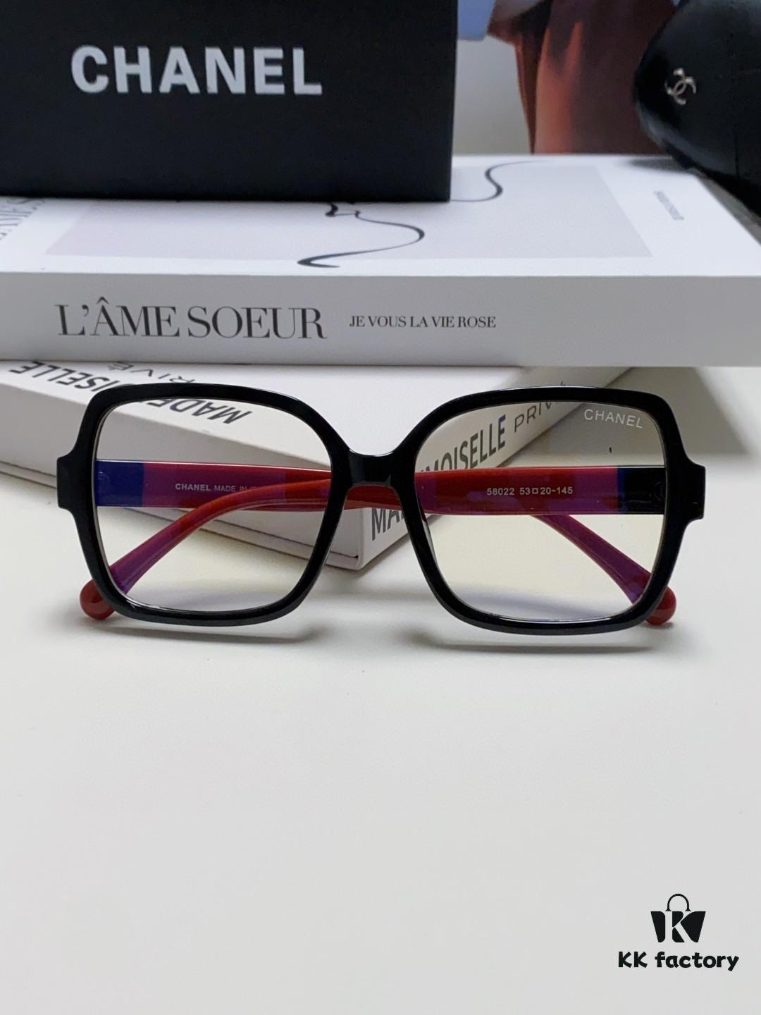 6931f8323a89a121ed549801 Chanel Small Logo Eyeglass Frame, Panda Color Scheme, Suitable for Prescription Lenses, Non-Rimmed Design for a Slimming Facial Look
