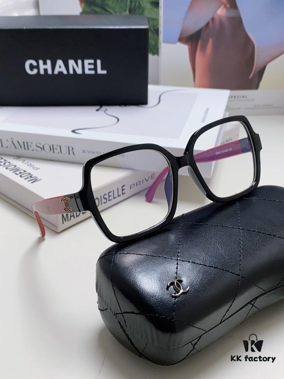 6931f8323a89a121ed549802 Chanel Small Logo Eyeglass Frame, Panda Color Scheme, Suitable for Prescription Lenses, Non-Rimmed Design for a Slimming Facial Look
