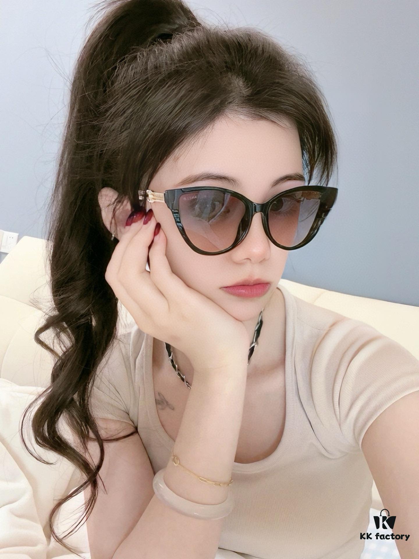 6931f8513a89a121ed5499bd Chanel Oversized Square Sunglasses Classic Frame UV-Protective Shades