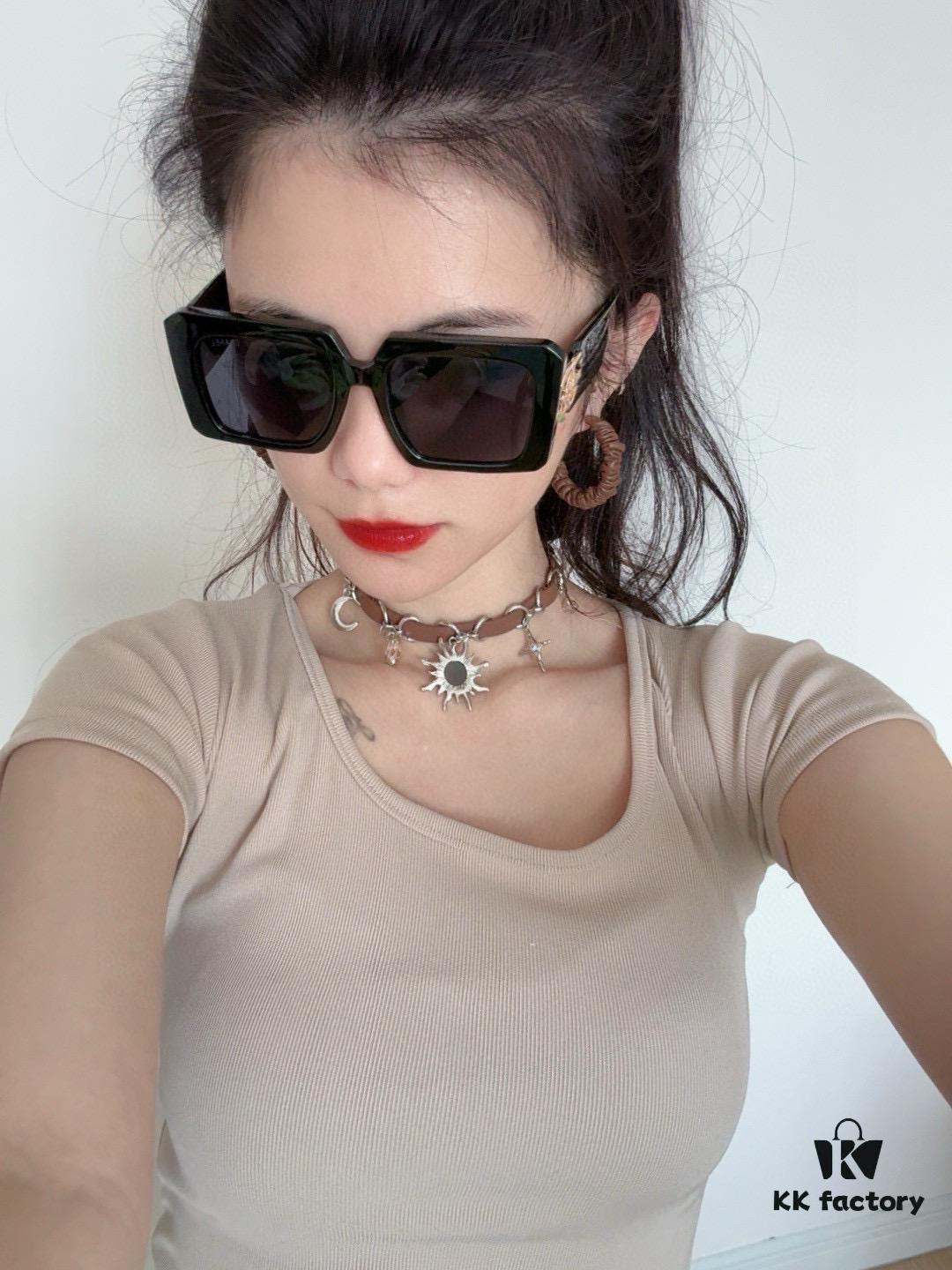 6931f8543a89a121ed5499e2 Chanel Oversized Square Sunglasses, Classic Square Frame Design, Flattering on All Face Shapes, Perfect with Coats or Dresses, Polarized UV-Protective Lenses, Model: CH5232