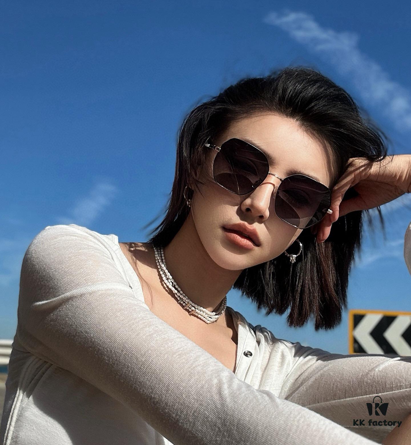 6931f85f3a89a121ed549a8d New CHANEL Chanel Sunglasses with Square Frame and Classic Pearl Accents