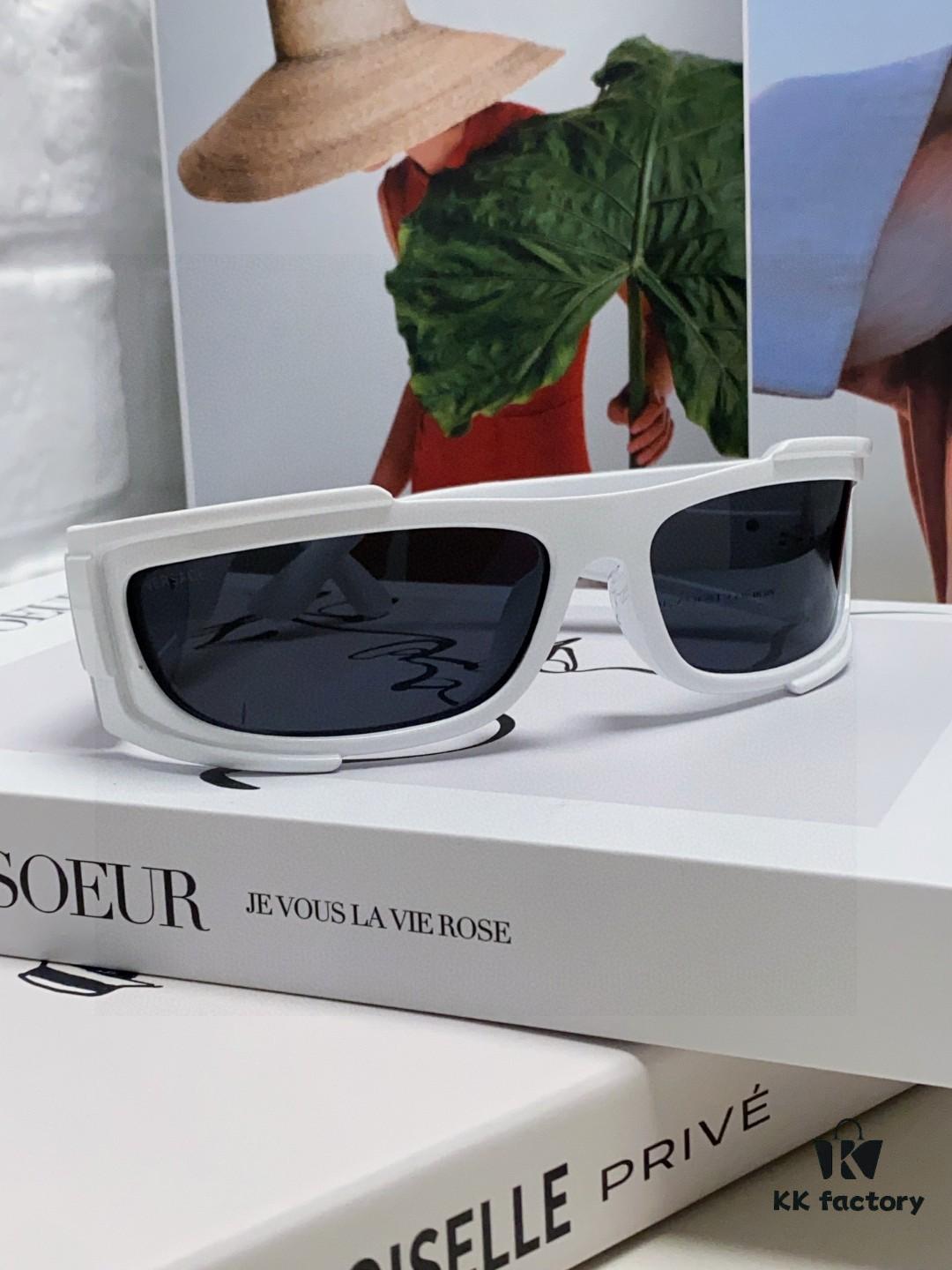 6931f86f3a89a121ed549b5f Versace Men's Fashion Pilot Full-Frame Sunglasses