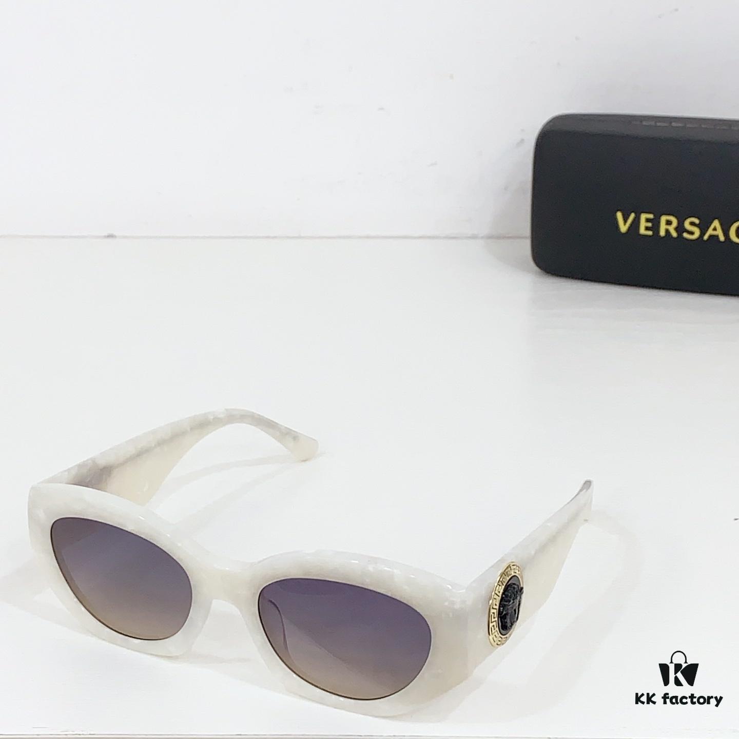 135 VERSACE MOD: VE420/E Size: 52-21-145 Sunglasses