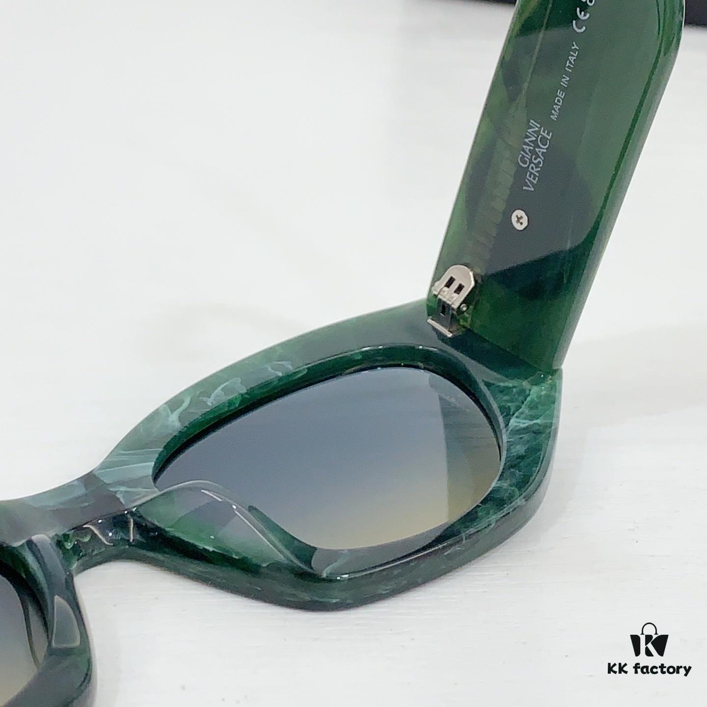 135 VERSACE MOD: VE420/E Size: 52-21-145 Sunglasses