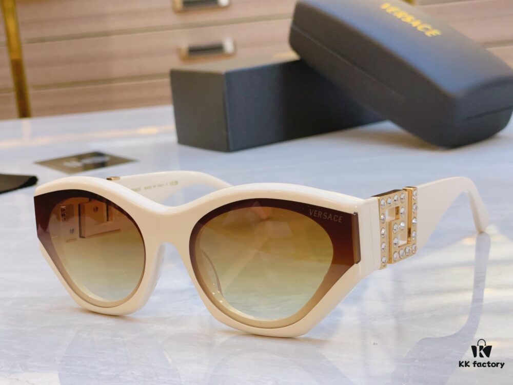 6931f8c73a89a121ed549ffe VERSACE New Model Sunglasses, MODEL: VE6784, SIZE: 63-19-142