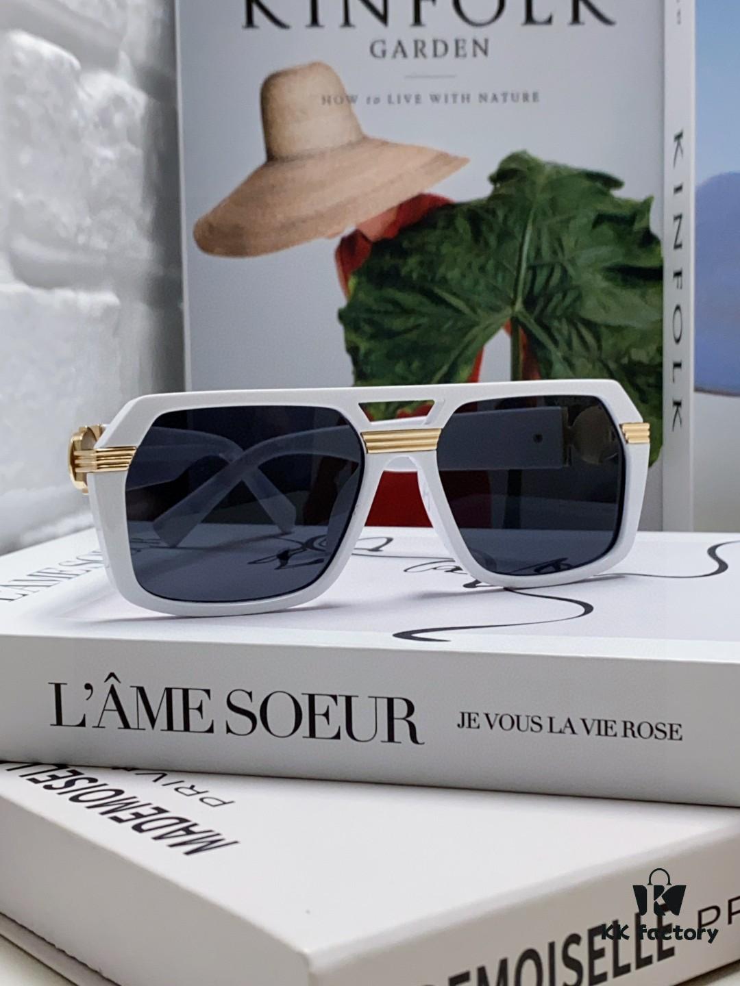 6931f9523a89a121ed54a788 VERSACE Unisex Classic Black and Gold Fashion Sunglasses VE4399