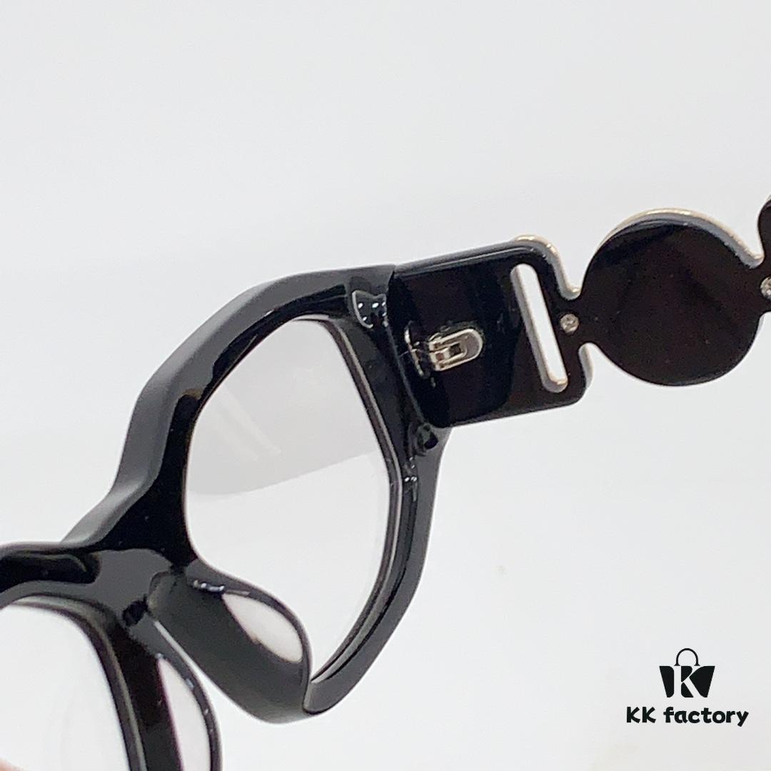 6931f96e3a89a121ed54a90d 140 Versace MODEL: VE4361 Trendy Instagram-Famous Sunglasses, Iconic Temple Design, Unisex Style SIZE: 53-15-140
