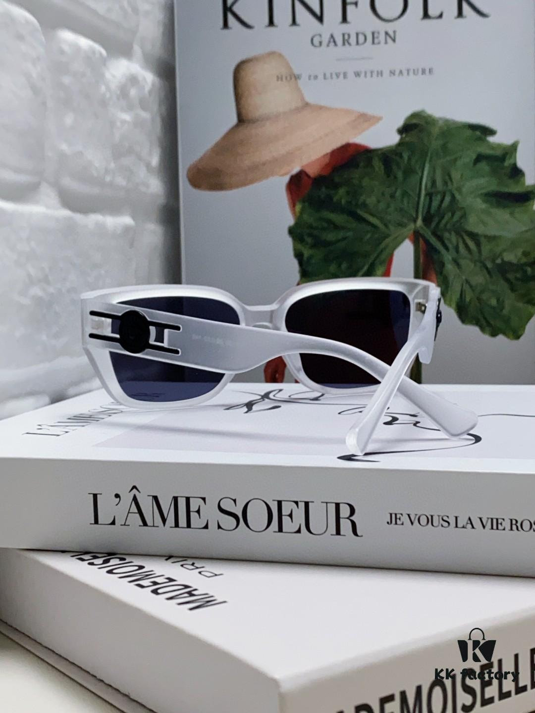 6931f9713a89a121ed54a92e Versace Unisex Retro Stylish Narrow Frame Black Sunglasses with White Frame High-End Sun Glasses