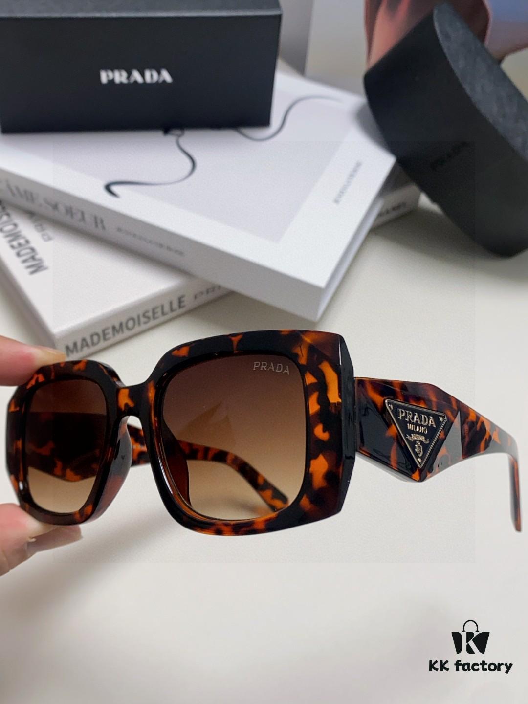 6931f9a93a89a121ed54ac2b Prada 2025 New Retro Inverted Triangle Logo Sunglasses for Women, Stylish and Elegant Square Frame, Slimming Design