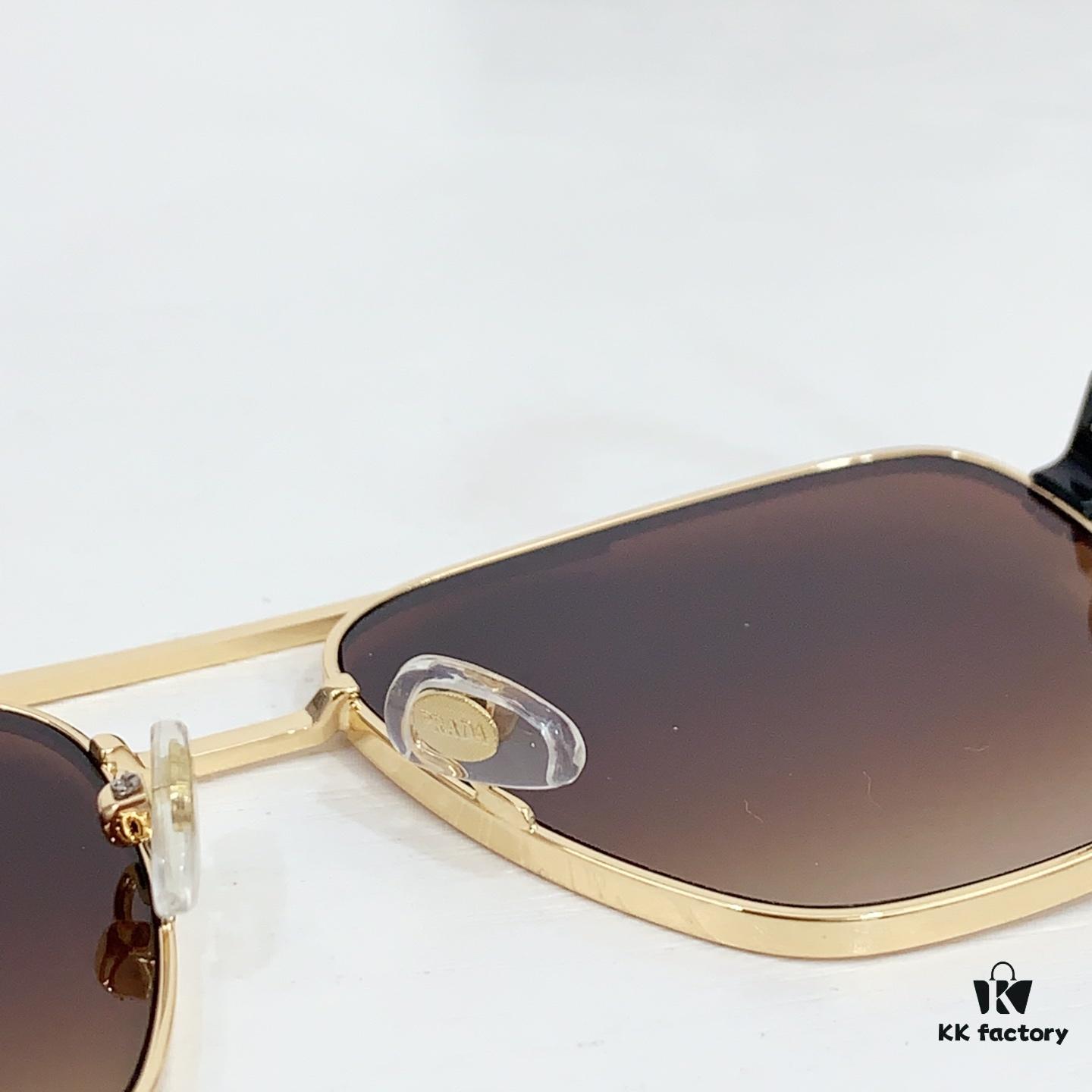 110 PRADA MOD: PRA78-S Size: 58-17-145 Sunglasses