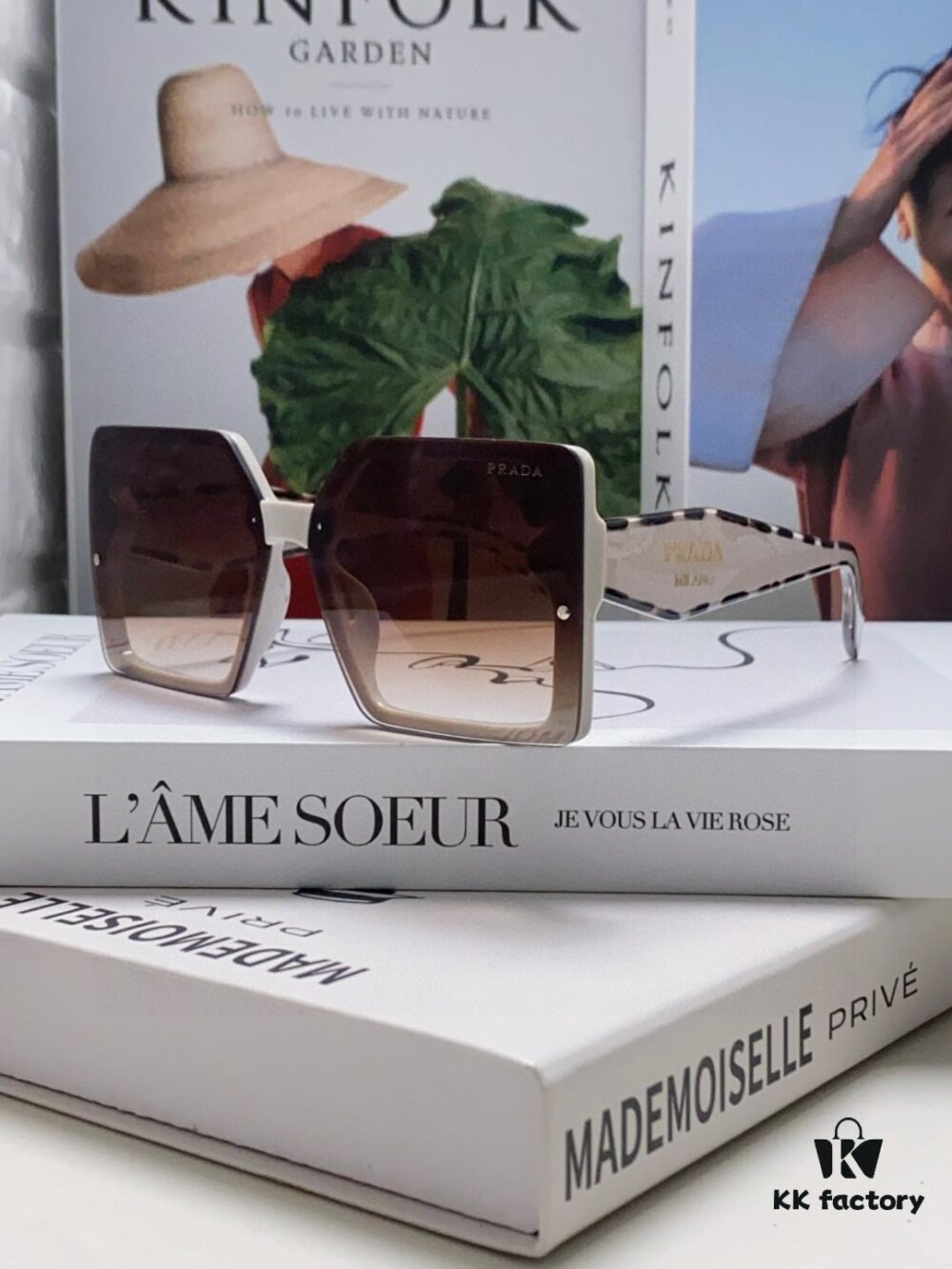 Prada 2025 New Arrival Fashion Simple Gradient Sunglasses for Round Face, Square Korean Style UV Protection Retro Ins-style Sunglasses