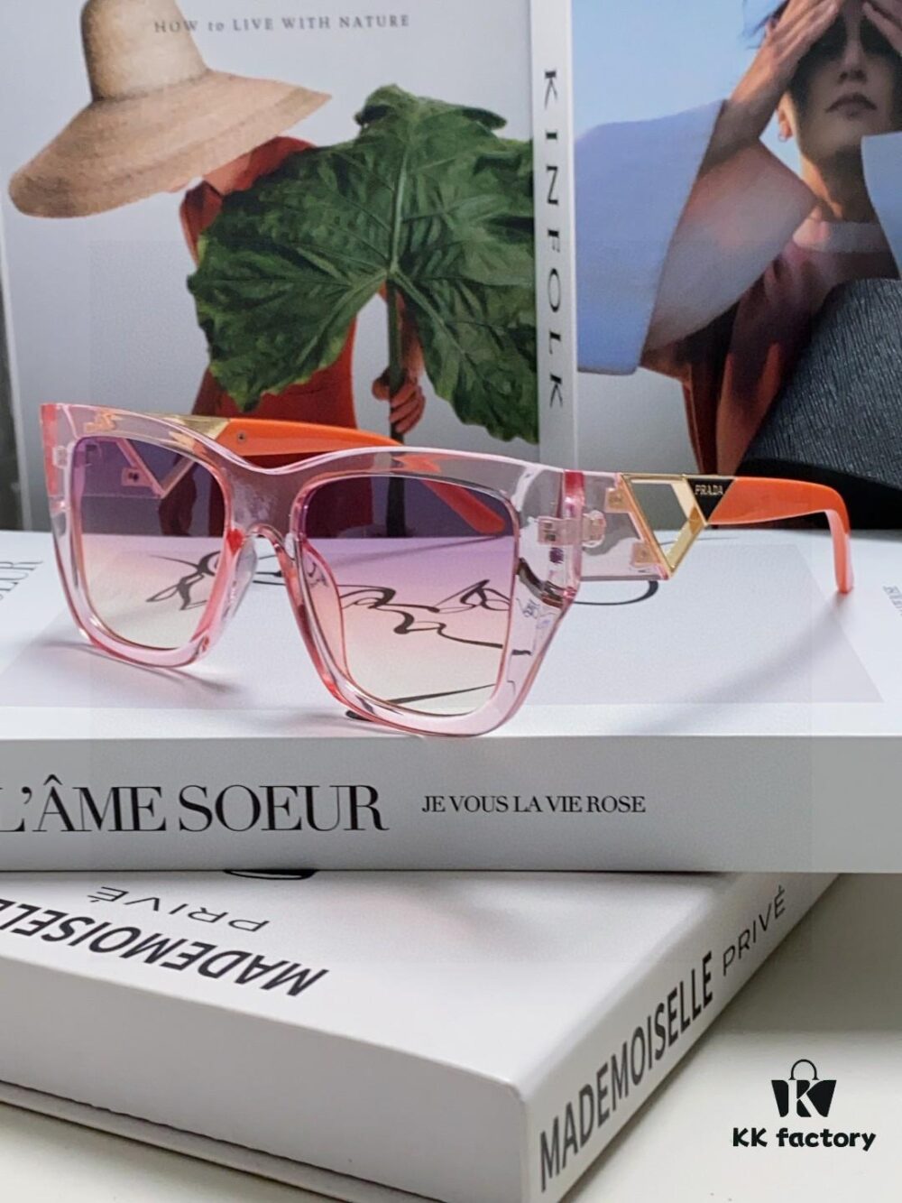 Prada 2025 European and American High-End Women's Square Frame Slimming Versatile Sunglasses, Trendy Street Snap Sun Protection Eyewear