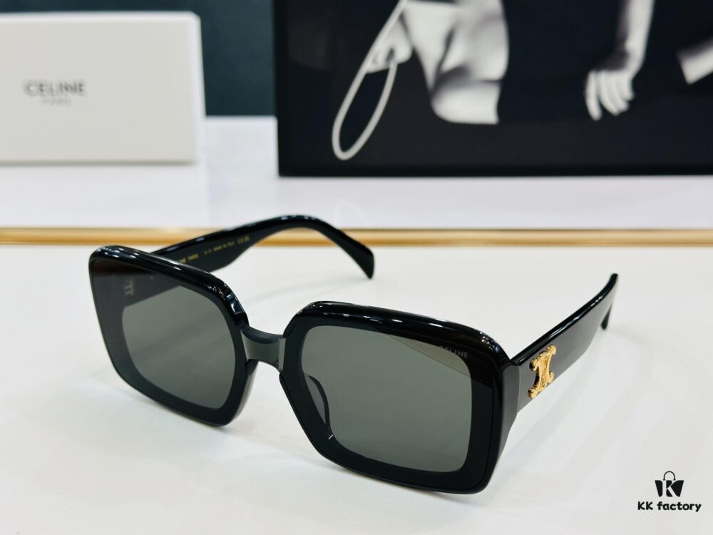 6931fa7a3a89a121ed54b61c CELINE CL42126U Sunglasses Size: 53□24-145