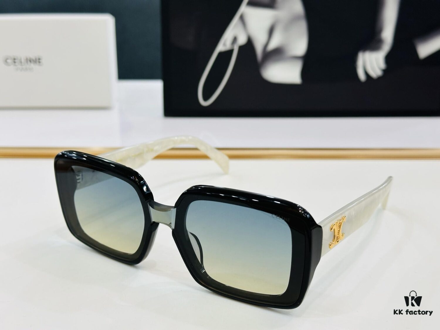 6931fa7a3a89a121ed54b61e CELINE CL42126U Sunglasses Size: 53□24-145