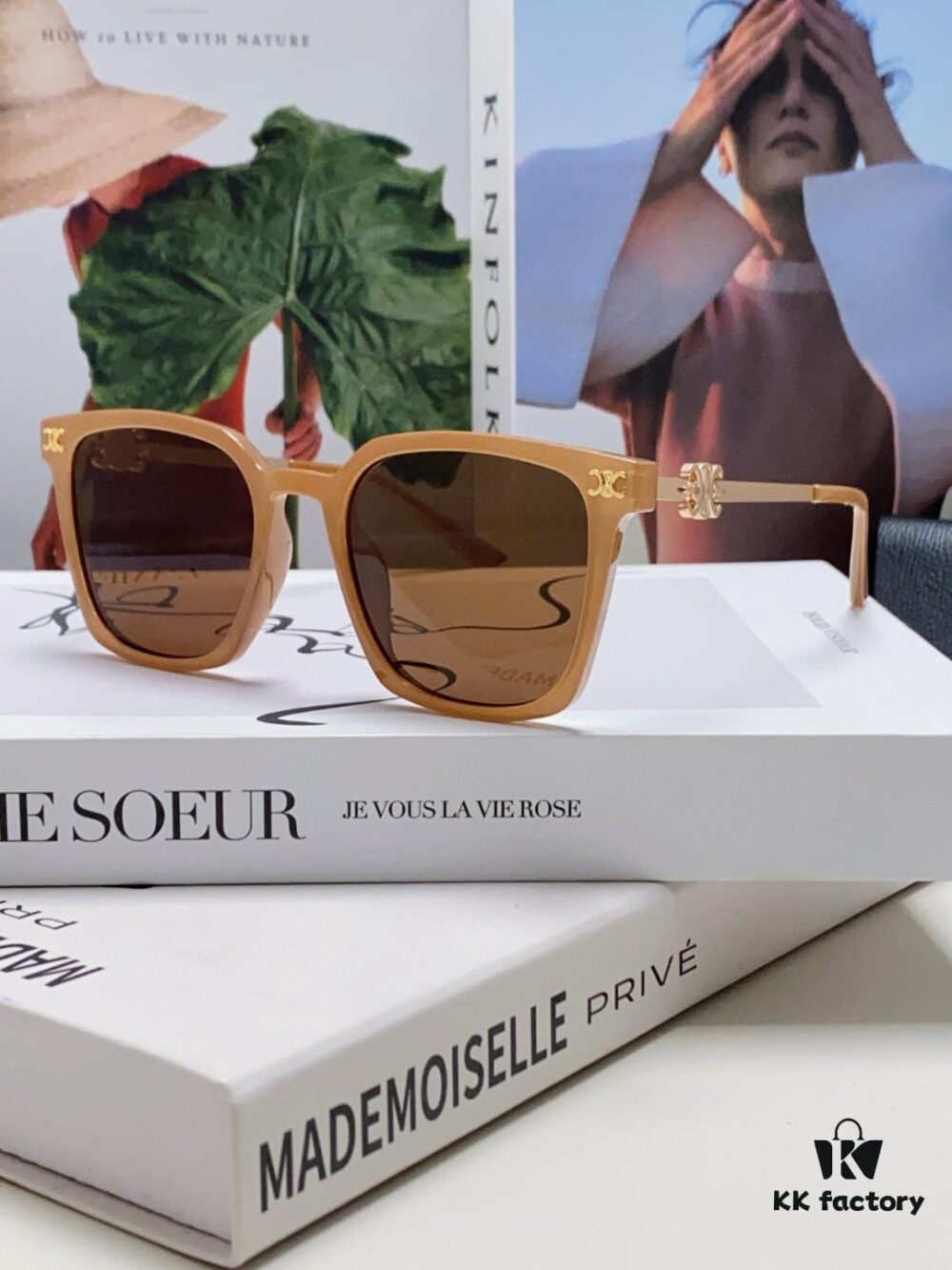 6931fa833a89a121ed54b69d CELINE Red Book Popular Metal-Decorated Logo Simple Frame Sunglasses 6 Colors