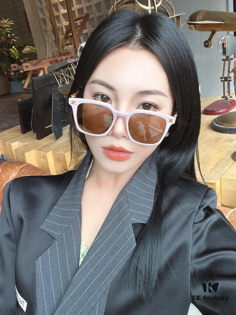 6931fa833a89a121ed54b6a7 CELINE Red Book Popular Metal-Decorated Logo Simple Frame Sunglasses 6 Colors